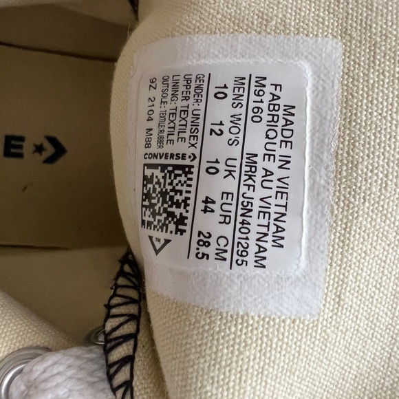 Converse High Tops Men’s 10 Black/White lightly worn - Picture 5 of 6